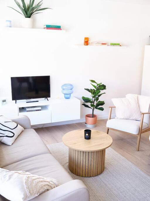 Hugo By The Harbor, Light-Filled And Centrally Located Apartment - Free Parking Остенде Экстерьер фото